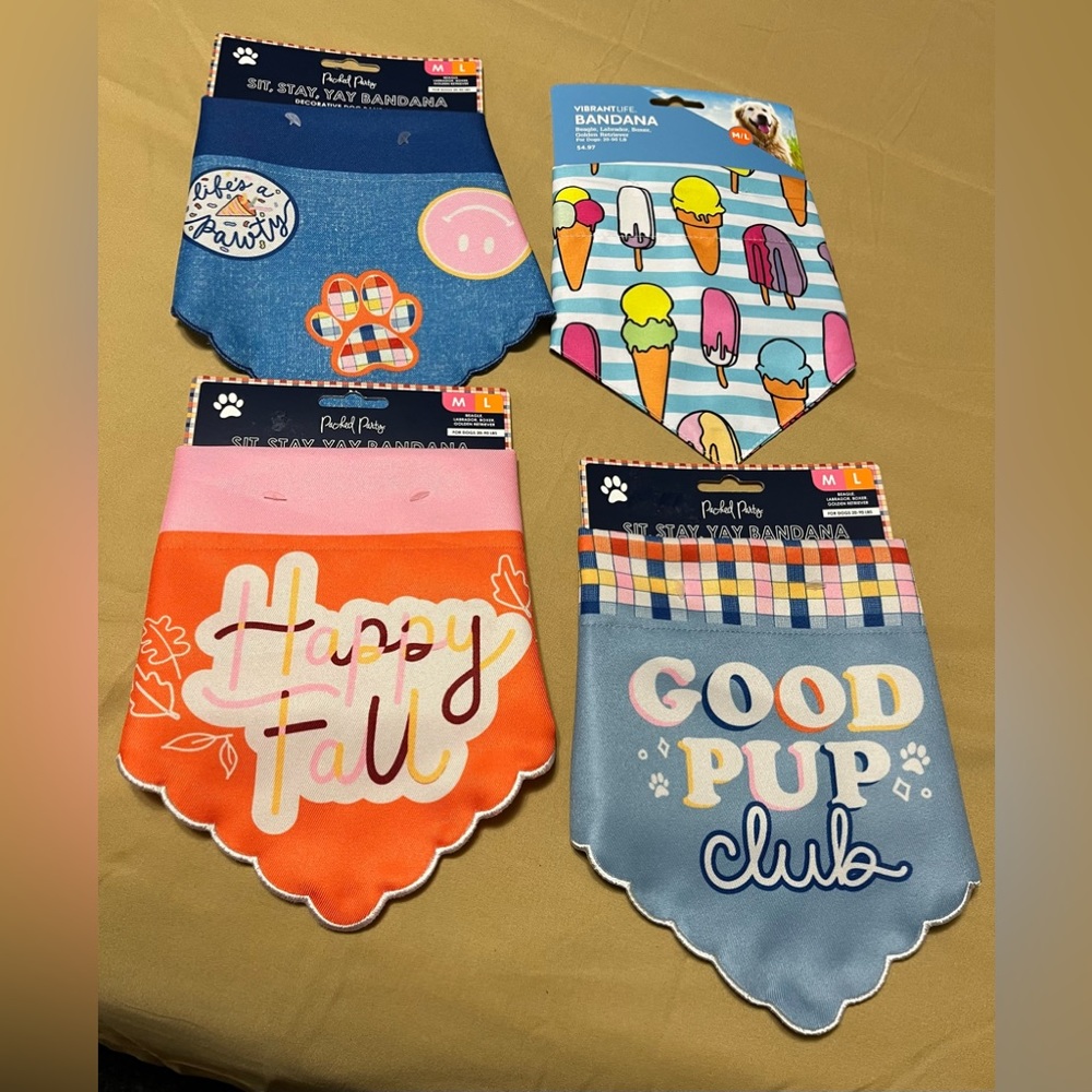 🐕🐩🦮Lot of 4 doggie bandanas! 🐕🐩🦮